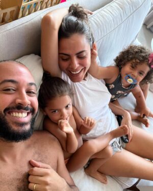 José Gil Instagram - Bom dia de sapecada 😝 @romapgil @pinapgil @mariapinkus