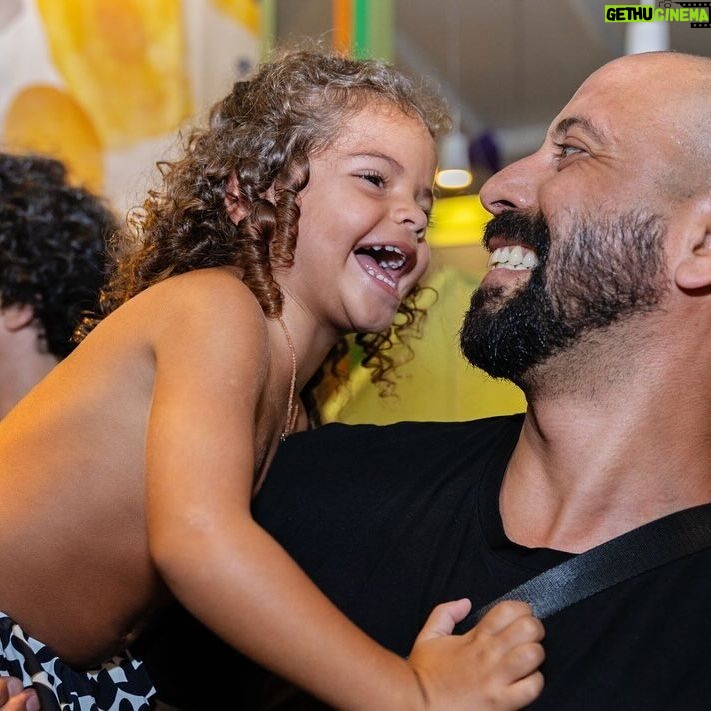José Gil - 4.5K Likes - Mais um pouquinho do aniversário de 3 anos das nossas Pitús!
📷 @aleriemerphotography ❤️❤️❤️