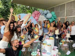 José Gil Instagram - Pina e Roma, esses dois anos já são mais lindos do que os 30 que vivi longe de vocês. Se soubesse, não aguentaria tanto tempo longe. Que a vida abra caminhos lindos pra vocês, minhas filhas. A festa de vocês foi linda, vocês são lindas! Viva!! ❤️