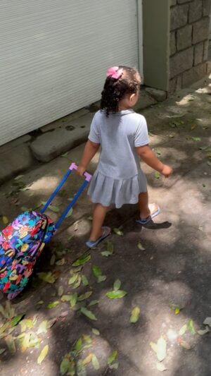 José Gil Instagram - O tempo passa. As pequenas já vão andando pra escola. E Roma sempre na sua cantoria. Amor que só cresce. Que seja mais um ano lindo pra essas pitus!