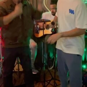 José Loreto Instagram - Titio Thommy, meu amigo irmão de tantos anos. Éramos dois jovens estudando teatro em laranjeiras, querendo montar dois perdidos numa noite suja, querendo desbravar o mundo fazendo arte. E foram 20 anos de caminhada, as vezes juntos e muitas vezes distantes, porém com uma torcida, uma irmandade sempre intocável. Seu coração puro, seu olhar de criança com sabedoria de um ancião. Sua gentileza, seu sorriso dos dentinhos separados. Tu ensinou muito esse granfino aqui seu caipira. Desde laçar até abraçar com os olhos. Te levo comigo em todas as artes. Te dedico todo mundo rural que habita em mim. Cada canção sertaneja, cada sorriso largo e espontâneo meu, tem um pedaço seu. Te amo e tenho a paz de ter te falado isso inúmeras vezes. Seu legado está em mim, nos seus amigos, na sua família e na sua filha. Meu coração chora mas o céu celebra a chegada desse anjo. Vá com Deus, os peões aqui seguem a lida com dor, mas principalmente, com todo seu amor.