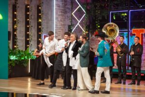 José Luis 'El Puma' Rodríguez Instagram - Que orgullo despedirnos de TOP CHEF VIP  haciendo lo que sabemos hacer 🎶🎵🎤
Una noche que quedará grabada para la historia en mi carrera. 🤠

Un momento inolvidable cantar con este gran artista internacional,  que tengo el honor de llamarlo mi amigo José Luis Rodríguez “EL PUMA” @elpumaoficial  el tema “Dueño de nada”

Gracias a toda la gente que hizo esto posible que esto sucediera  @ssmester @ronalddaym @luchocardinali @telemundointl @telemundorealities