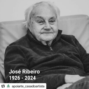 José Raposo Instagram - JOSÉ RIBEIRO - Morreu 6.ª feira passada dia 16 este músico/cantor que, com os seus irmãos Carlos e Júlio Costa fundou o Trio Odemira, icónico grupo que tão bem representou a musica popular portuguesa durante os últimos 60 anos, habituando-nos a ouvir pela harmonia das suas vozes temas que todos nós trauteamos! Viveu os seus últimos anos na Casa do Artista! A minha homenagem e os meus sentimentos à família, amigos e admiradores!
 #Repost @apoiarte_casadoartista with @use.repost
・・・
𝐉𝐨𝐬𝐞́ 𝐑𝐢𝐛𝐞𝐢𝐫𝐨 | 𝟏𝟗𝟐𝟔 – 𝟐𝟎𝟐𝟒

Deixou-nos ontem ao final da tarde o músico José Ribeiro. O último membro fundador de um dos grupos mais reconhecidos da canção popular portuguesa “Trio Odemira”, ao qual esteve ligado durante 22 anos.

A José Ribeiro se fica a dever a autoria de êxitos como “Ana Maria” e “Anel de Noivado”.

Recordava com ternura a infância vivida de terra em terra, no seio de uma família de artistas. Era irmão de Adelaide Ribeiro e Hernâni Ribeiro. Dois cantores com percursos a solo. 

A humildade, o sorriso terno e a paixão pela música marcaram todos os que com ele se cruzaram na Casa do Artista.

O velório decorre hoje na Igreja de Pinhal de Frades. O funeral realiza-se amanhã, a partir das 14h30, para o Cemitério de Arrentela.

Um abraço de conforto aos seus familiares.

📸 Rafael Sá Carneiro