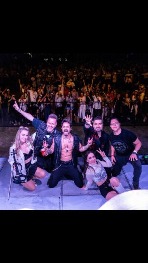José Ron Instagram - Arriésgate! La vida es corta y no te va a esperar 💥🧨
@koktel.band