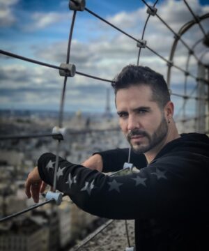 José Ron Instagram - #tbt 
Vivre et laisser vivre ✨
🇫🇷