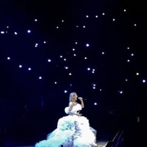 José Ron Instagram - ✨Hymne à l’amour✨
La REINA ha regresado! 🥹 Mi número 1 ❤️‍🔥 admiración total y todo mi amor siempre para ti @celinedion … Te amo carajo!!! 
Una de mis canciones favoritas con mi artista favorita! ⚡️
- Algo que admiro demasiado en esta vida, es el don de cantar e interpretar. 
Que regalo disfrutar de tu talento ✨ 
#JuegosOlimpicos 
🇫🇷