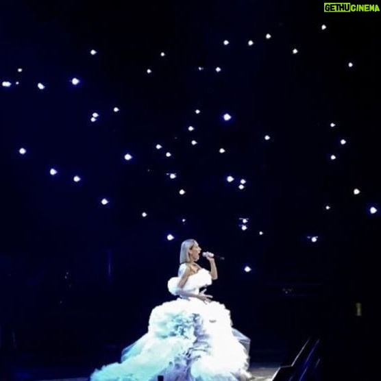 José Ron - 17.5K Likes - ✨Hymne à l’amour✨
La REINA ha regresado! 🥹 Mi número 1 ❤️🔥 admiración total y todo mi amor siempre para ti @celinedion … Te amo carajo!!!
Una de mis canciones favoritas con mi artista favorita! ⚡️
- Algo que admiro demasiado en esta vida, es el don de cantar e interpretar.
Que regalo disfrutar de tu talento ✨
#JuegosOlimpicos
🇫🇷