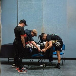 Joselito Velazquez Instagram - Un poco de lo que se vive en camerinos antes de subir al Ring. #boxing  #noboxingnolife  #cancun  #Teamjoselito #mondaymotivation 

📸  @jorgenewman1