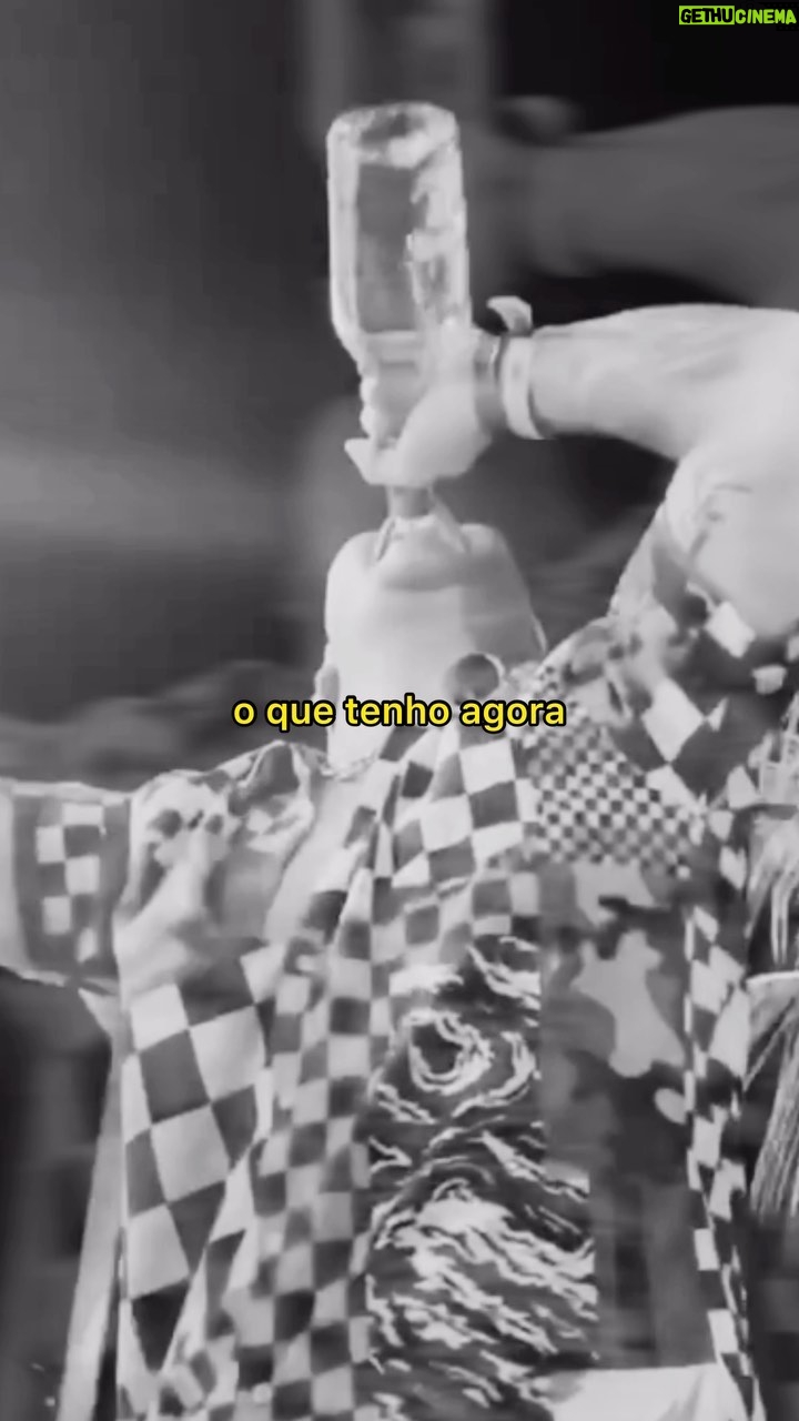 Jottapê - 368.8K Likes - Eu já queria ter postado esse video a muito tempo… Mas nada é no nosso tempo e sim no tempo de Deus! Então venho aqui comunicar vocês que aquele velho homem não existe mais . Pra quem não sabe eu cresci na igreja , porém me afastei por me decepcionar e me machucar com ela! Mas Jesus deixou as 99 ovelhas para buscar uma e dizer que quem me decepcionou foi o homem, e não ele! E mesmo com tantos pecados ele me recebeu em seus braços me perdoando e mostrando o quanto ele me ama!
Nesse processo abandonei muitas coisas que não convém mais pra mim, e ainda tenho muitas a abandonar, mas saibam que Jesus é o caminho, a verdade e a vida, e todo sangue que ele derramou na cruz foi por mim e por você!
O universo que eu vivia hoje não faz mais sentido pra mim, estou resolvendo o que tenho que resolver, cumprindo contratos que ainda tenho que cumprir , porém meu coração já está em Cristo, e o resto ele vai prover para que a obra dele seja feita!
Hoje eu entendo tudo o que o Senhor Jesus planejou, e o porque todos vocês me acompanham aqui!
É chegada a hora de espalhar o evangelho e apresentar o verdadeiro Jesus pra quem me escuta!
Obrigado @estefanyboro por me trazer de volta para o caminho certo, obrigado @_leovieira10 por insistir em fazermos a célula , obrigado Pastor @sandorszabo , que ao invés de me julgar, me mostrou o amor de Jesus, obrigado @dalete_szabo por ser exemplo para as pessoas e por todo carinho com a minha família, obrigado Pastora @pastoraliliaan por usar o dom que Deus te concedeu para trazer pessoas para Jesus, e é claro que também vou agradecer o nome sobre todo nome, obrigado Deus. 💙
