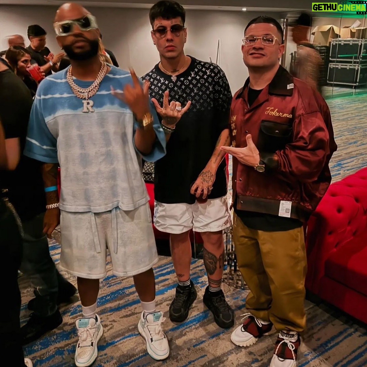 Jowell - 4K Likes - Lo Mejor de la Música es su capacidad de unir culturas...
Un Abrazo a Todos en #Argentina ,
Son Lindos los Recuerdos que tenemos de ustedes ...
Locos de Regresar por allá !
🇦🇷 X 🇵🇷
????