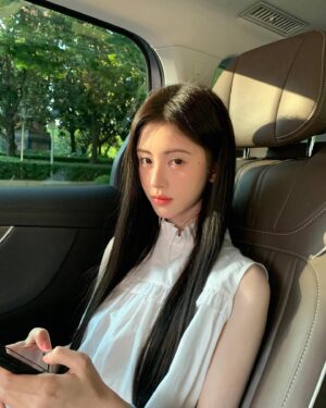 Ju Jingyi Instagram - 🫣