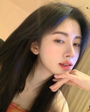 Ju Jingyi Instagram - 🫣