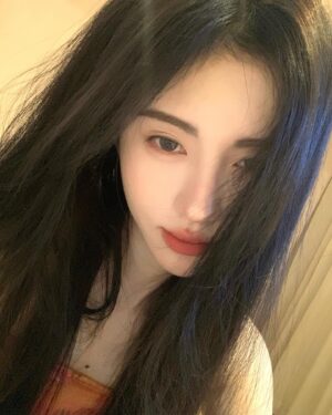 Ju Jingyi Instagram - 🫣