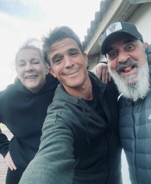 Juan Ignacio Cane Instagram - Día Mágico! Sos hermoso Uruguay! Gracias @monicagonzaga10 por abrirnos tu corazón e invitarnos a pasar un día inolvidable! Compañeros que ayudan a que el paisaje, sea aún más maravilloso! Gracias!

#uruguay🇺🇾 #solanas #amigos #actorlife #actor #magico #playa #atlantico