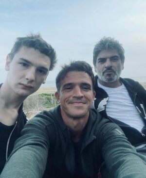 Juan Ignacio Cane Instagram - Día Mágico! Sos hermoso Uruguay! Gracias @monicagonzaga10 por abrirnos tu corazón e invitarnos a pasar un día inolvidable! Compañeros que ayudan a que el paisaje, sea aún más maravilloso! Gracias!

#uruguay🇺🇾 #solanas #amigos #actorlife #actor #magico #playa #atlantico