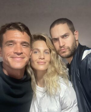 Juan Ignacio Cane Instagram - Hoy se estrena Barrabrava por @primevideolat !
Y espero que la disfruten, como todos nosotros de hacerla!
Admiro profundamente a cada uno de mis compañeros que conocí en este proyecto, compartí, aprendí y disfruté cada segundo!
Gracias @jesusbraceras , @florlimonoff por confiar en mi!! Gracias a mis compañeros TODOS!! 
Gracias a cada parte que hizo posible este proyecto que hoy sale a la Luz!!
Gracias 🇺🇾Uruguay por hospedarnos todos esos meses !
Gracias @cimarron_cine @primevideolat @davidblankla por hacerlo realidad!
Y Gracias a ustedes nuestro público que siempre están!
Salud!
Los quiero!
#barrabrava 
Espero no olvidarme de ninguno! 
Acá están….❤️por siempre!
@matiasmayer @gastonpauls22 @candemolfese @contreraspaloma @monicagonzaga10 @liz_solari @miguelrodriguez60 @gustigarzon @pabloalarcon.ok @neopistea @frijoyw @viole_narvay @msangelo @gabrielnicoli @danielortega_photos @pablo_staffolarini_ifbbpro @cristian.salguero.585 @negro_vallejos @arturo.villanueva1 @ximeetche4 @tinchopy @victorsosatraverzzi @camilucarella @lu_diazlamoglie @kbzaespel @brianpavan @flaviaquartino @lauraeliosoff @atobi @matias_andres_miller_ @carolina.dure @intinieto @_vicoki @marapaulon