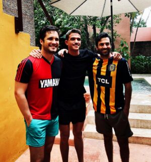 Juan Ignacio Cane Instagram - Porque los gustos hay que dárselos en vida! Este viaje me permitió no solo darme uno grande, sino contarles de la pasión que llevamos dentro! Gracias @diego @pablocruzguerrero por sumarse y aguantar mis locuras! Los quiero un chingo! 
Gracias también @bruno_marioni @martingiusepponi @rodrigo.marchesani por ayudarme a hacerlo realidad! #newellscarajo #rivalesnoenemigos #rosario #luismiguellaserie #vamosrosario
