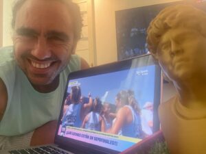 Juan Pablo Sorín Instagram - Argentina es semifinalista en hockey !!! Video los goles en los penales. Antes el empate agónico golazo de #Jankunas  en corner corto después de jugada @agusalbertario @agusgorze y desvío de Julieta y luego esta definición bárbara en el penal  australiano / También brillante @zoediiazz con su juventud y talento ! Excelente la China @criscosentino_ atajándose  y tapando todo ！ vamos Argentina 🇦🇷❤️✊🏾 Vamos LasLeonas son gigantes ! Desde la cancha o desde cualquier lado alentándolas siempre !

Junto a #DiegoEterno q siempre estuvo con las leonas, con las selecciones argentinas planteles y deportistas argentos
