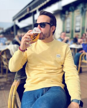 Juanfe Sanz Instagram - Domingos al sol 😎 🍺 
Esperando a @elchiringuitotv 

#domingo #domingos #aperitivo #aperitivotime #chiringuito #chiringuitotv #findesemana #weekend #polo #poloclub