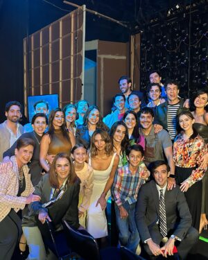 Juanita Arias Instagram - Ayer en la Presentación de @miamorsintiempo llena de emoción y sobre todo mucha GRATITUD!  Viviendo una realidad que hace muchos años fue un sueño !
GRACIAS @cmlaguillo por confiar en mi ! Y Al resto de mis compañeros y crew! 
No se pierdan el prox 15 de Julio 6:30 pm por @canalestrellas y pueden verlo también por @vix ! 
Ya van a poder conocer a #BARBARA 🤍