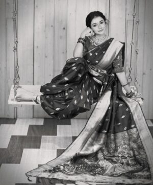 Jui Gadkari Instagram - Draped royally in this hand painted custom Paithani by @sharvaneebysheetalsahane 

MUAH and loc- @asmita_makeup_hairartist 
Captured by- @aditya_waghmare_photography 

#juigadkari #blackandwhite #nauvari #maharashtrian #royal #paithani #retro #marathimulgi #actress #sayali #tharlatarmag #tanpura #veena #indian #traditional #culture