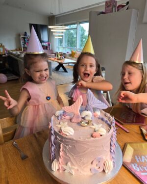Jukka Hildén Instagram - HAPPY 3 YEAR BIRTHDAY AMIAMIAMI AMPPU GIRL! I love you so so much and you are such a spark of joy, love and a great amount of Latino spice! Crazy how big you already are and can do so many things and stuff 😍🫶🤟 We are lucky to have you ❤️

@chachigonzales