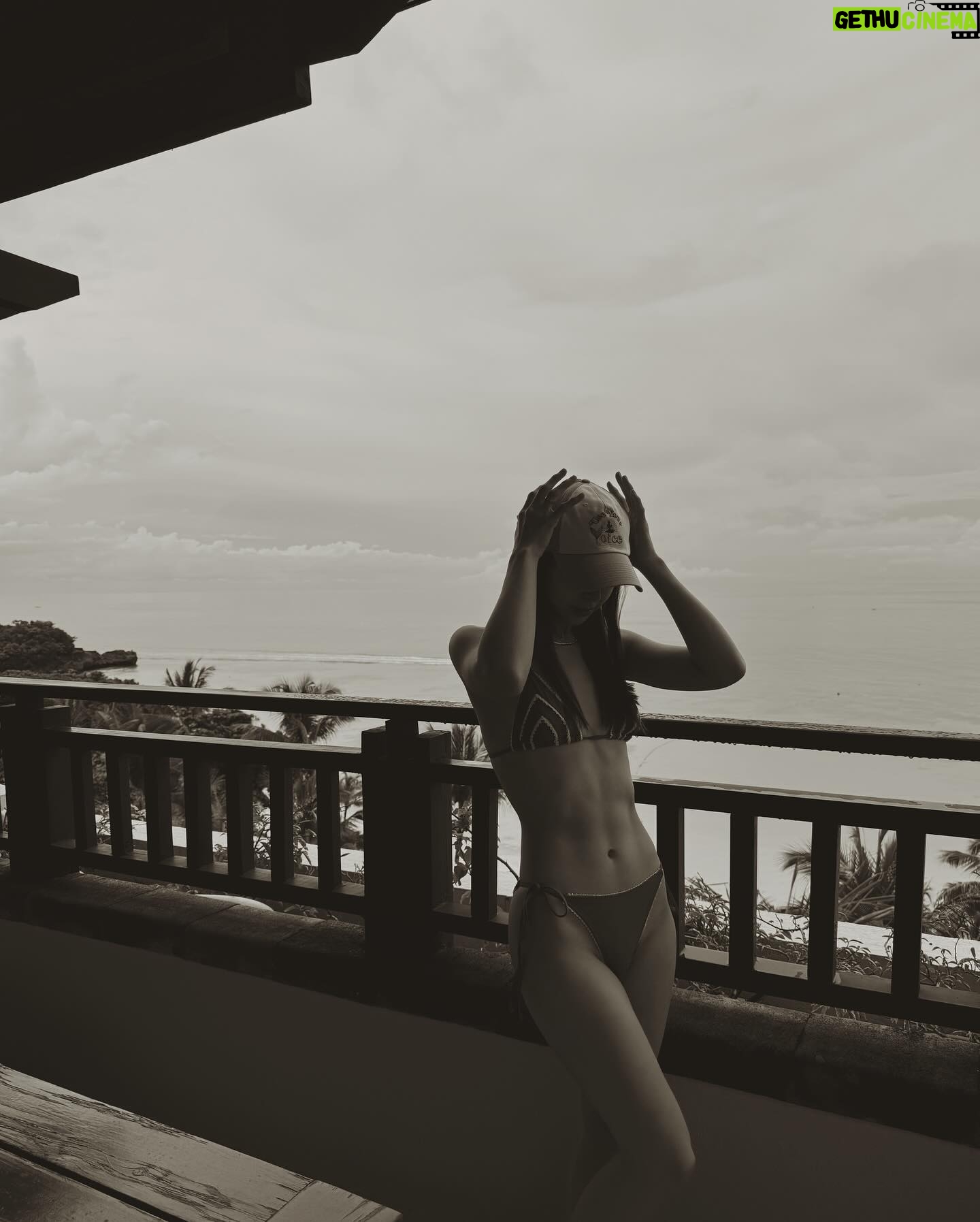 Julia Barretto - 0.9 Million Likes - 🩵🪼🧿🌊