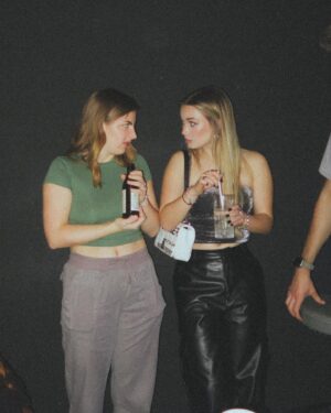 Julia Beautx Instagram - Belated thanks for the best birthday of my life 🥹 
Ich bin so unglaublich gesegnet, die besten Freunde und die tollste Familie dieser Erde um mich zu haben. Manchmal versteh ich gar nicht, womit ich das alles verdient hab und könnte mich kaputt kneifen, weil ich’s nicht verstehe 🥹 Ich lieb euch alle ganz doll, danke an alle die an mich gedacht haben und diesen Geburtstag so perfekt gemacht haben ♥️ you the best 

📸 @jenloon ♥️