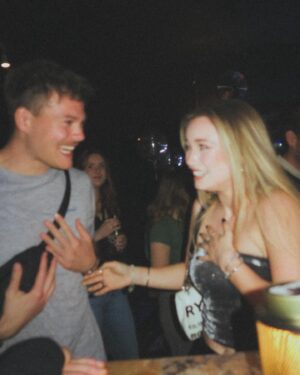 Julia Beautx Instagram - Belated thanks for the best birthday of my life 🥹 
Ich bin so unglaublich gesegnet, die besten Freunde und die tollste Familie dieser Erde um mich zu haben. Manchmal versteh ich gar nicht, womit ich das alles verdient hab und könnte mich kaputt kneifen, weil ich’s nicht verstehe 🥹 Ich lieb euch alle ganz doll, danke an alle die an mich gedacht haben und diesen Geburtstag so perfekt gemacht haben ♥️ you the best 

📸 @jenloon ♥️