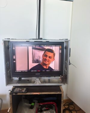 Julia Beautx Instagram - Letztes Jahr hat @zsolt_cseke mich in seine Tanzwelt gebracht, jetzt zeig ich ihm meine 🥹🎥 
Er ist einfach bei der neuen Folge Frühling dabei, die JETZT im ZDF läuft!! Schaut unbedingt rein, die Geschichte ist der Hit und er hat das soooo gut gemacht🤭 
Falls ihr es verpasst, könnt ihr immer in der @zdfmediathek alle Folgen schon schauen 😍 ansonsten jeden Sonntag um 20:15 Uhr!  schaut rein, es lohnt sich ganz dolli ich schwöre