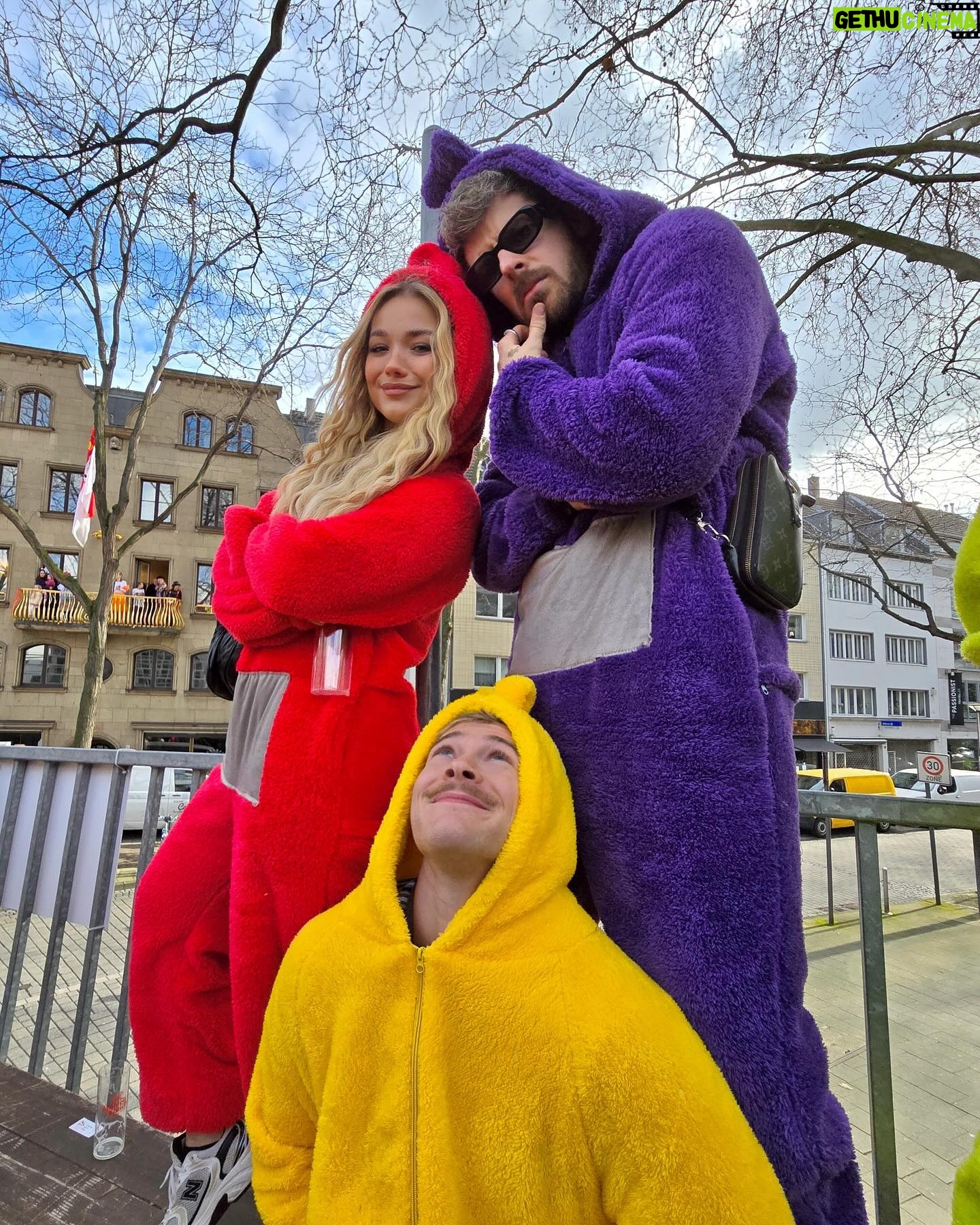 Julia Beautx - 216.5K Likes - Erstes Kölner Karneval überlebt und für gut befunden 🧚♀️ würde wieder LG