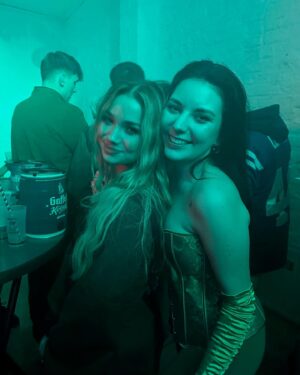 Julia Beautx Instagram - Erstes Kölner Karneval überlebt und für gut befunden 🧚‍♀️ würde wieder LG