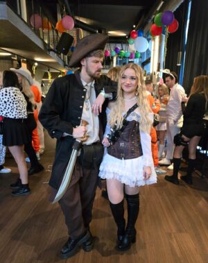 Julia Beautx Instagram - Erstes Kölner Karneval überlebt und für gut befunden 🧚‍♀️ würde wieder LG
