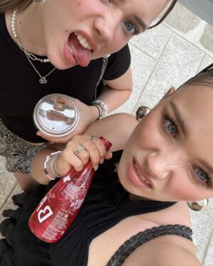 Julia Beautx Instagram - Nur die, die bei der Podcast Tour in Leipzig waren, wissen welche Sünde ich auf dem vorletzten Bild begangen habe 💀