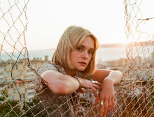 Julia Crane Instagram - Ça me dérange pas 
Moi j’aime bien 

By talented @fky.avi on 💙MARSEILLE💙