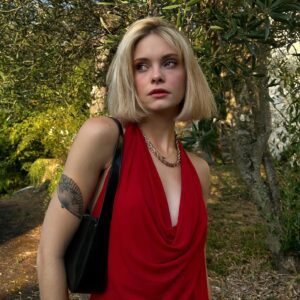 Julia Crane Instagram - Le vent a tout balayé 💋