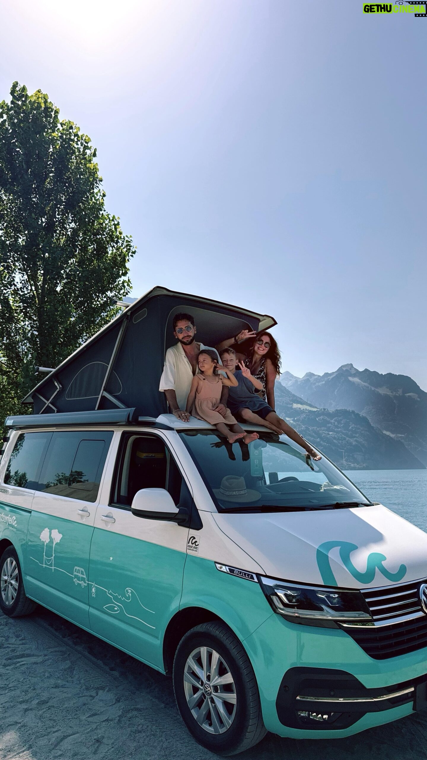 Julia Flabat - 37K Likes - C’est parti pour 2 semaines de Road trip en :
SUISSE 🇨🇭
-
Qui avait deviné la destination ?