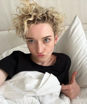 Julia Garner Instagram - 💌🫧🩸