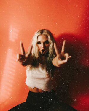 Julia Hart Instagram - Happy death day🎂 #scropiobaby #22 

Thank you @theeditorialstyle for an amazing birthday shoot! Love ya❤️