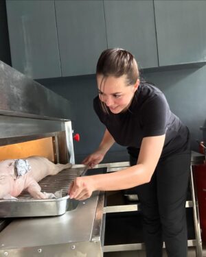 Julia Montes Instagram - Cooking lechon ❤️🐷 from my trusted meatshop @gabrielles_organic @angeliebdane  it is safe to eat pork ❤️ right achi @pinkytobiano ?