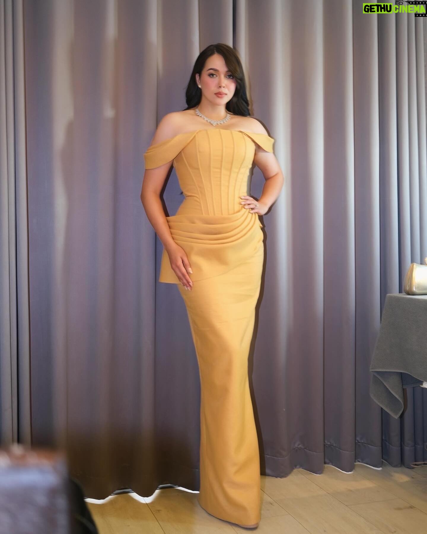 Julia Montes - 102.2K Likes - Thank you @avignonclinic and @ultheraphyph for this beautiful launch! What an honor to be the new face of Ultherapy.
Make up by @rovielcastor
Hair by @hairstyledbymjrone
Styling by: @myrrhlaoto
Assited by: @edjgalang @carlieheartsyou
Nails by: @newlounge.ph
#thistimeitsavignon