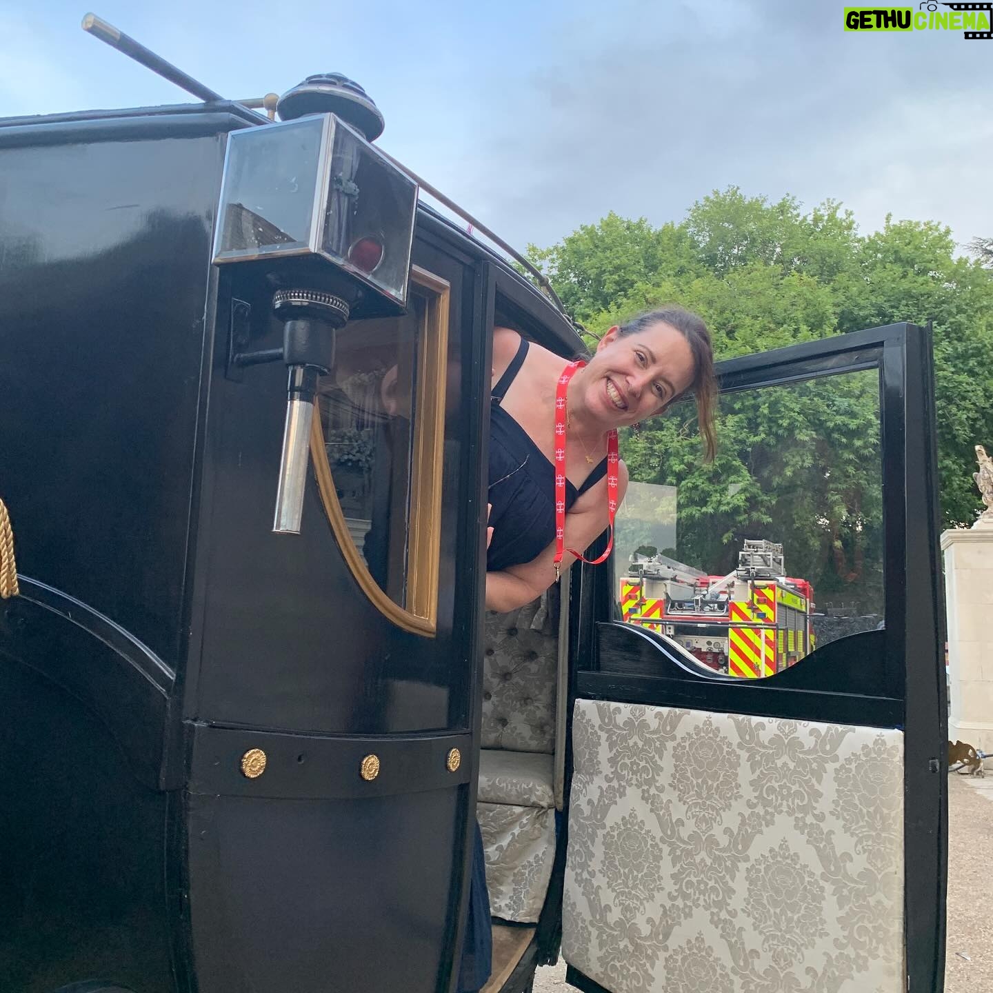 Julia Quinn - 28.7K Likes - That time I got to ride in the #Bridgerton carriage…