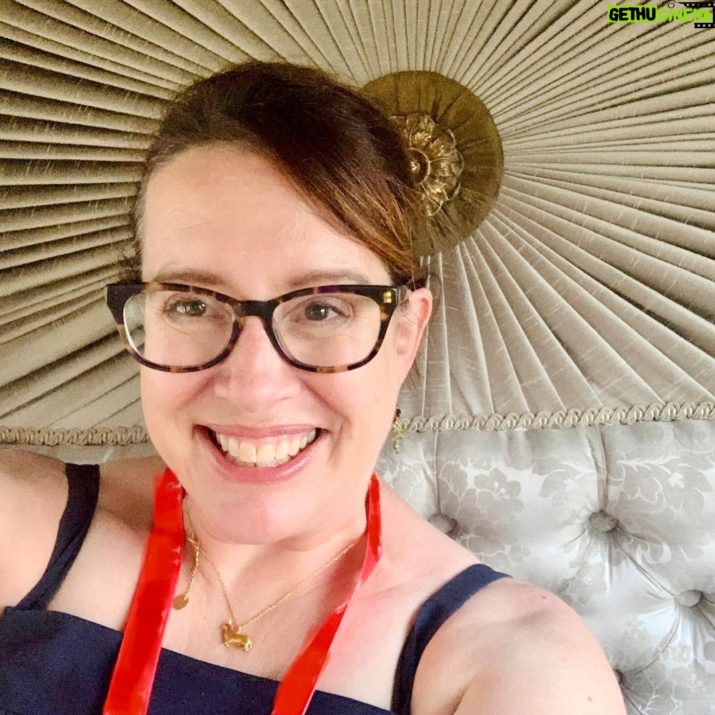 Julia Quinn - 28.7K Likes - That time I got to ride in the #Bridgerton carriage…