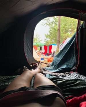 Julia Wulf Instagram - Joa zur Zeit bin ich echt gar nicht mal so fleißig mit dem posten ist mir gestern aufgefallen. Ich sage halt 1 mal im alle 2 Wochen : kannst du mal ein Foto von mir machen? Sonst macht keiner welche in meiner Welt. Vielleicht sollte ich doch mal influencer Freunde suchen, die machen das ja beruflich hab ich gehört 🤙🏻 hier was ich zusammenkratzen konnte aus den letzten (Festival) Wochen ❤️