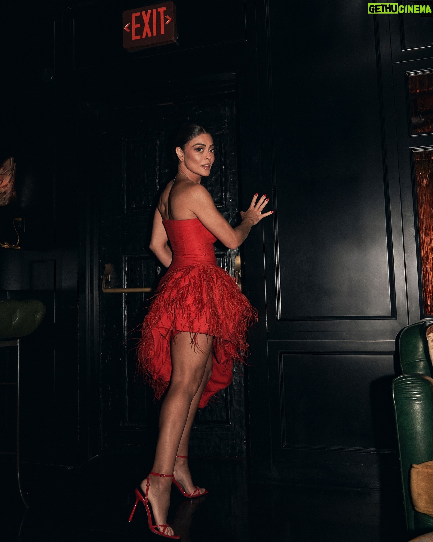 Juliana Paes - 309.7K Likes - Hollywood ficou pequena pro sucesso de Pedaço de Mim. ✨
📷: @lindseybyrnes
👗: @franconaid