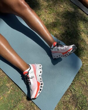Julie Adenuga Instagram - 🎉 Happy > I’m an @on Global Partner < Day to me 🎉

From running to pilates to HIIT to strength & back to running again - catch me training in the best clothes & shoes from now on.
 
All those upright rows & deadlifts were not in vain - feels good to be strong & look 🥰😍
 
Looking forward to some fun events, meeting the team and becoming a cardio queen. 🏃‍♀️

#on #dreamon #ad