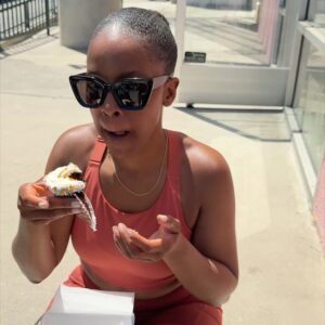 Julie Adenuga Instagram - 🎉 Happy > I’m an @on Global Partner < Day to me 🎉

From running to pilates to HIIT to strength & back to running again - catch me training in the best clothes & shoes from now on.
 
All those upright rows & deadlifts were not in vain - feels good to be strong & look 🥰😍
 
Looking forward to some fun events, meeting the team and becoming a cardio queen. 🏃‍♀️

#on #dreamon #ad