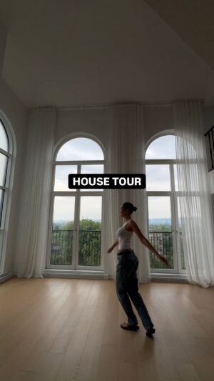 Julie-Anne Ho Instagram - House tour 💘💘💘💘 j’ai hâte de commencer mon projet réno 🥹