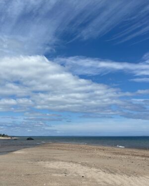 Julie Bélanger Instagram - La Côte-Nord.
La famille.
Les vacances.
Tout ça m’a fait un bien fou.
Merci ❤️🦞💫