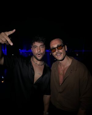 Julien Geloën Instagram - IBIZAAAAA !!!! 🕺🏻🤍 bien arrivés sur notre île préférée, et quel plaisir de mixer demain au @528ibiza ! Vamooos ❤️‍🔥